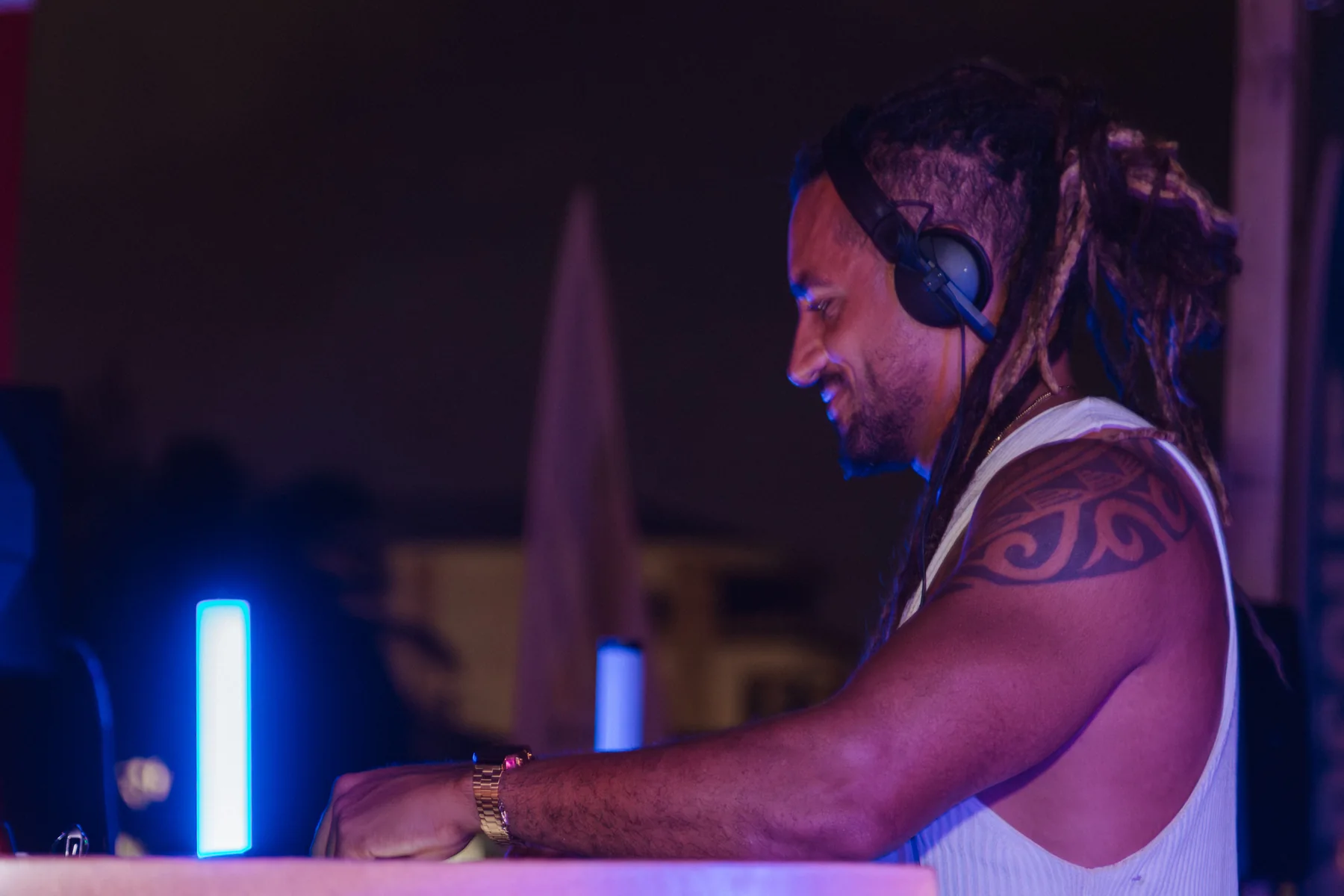 Tiago Black performing in side profile